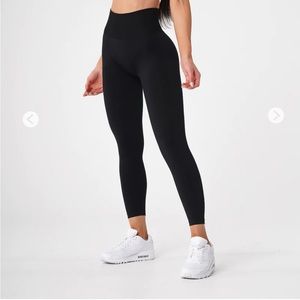 NVGTN Solid Seamless Legging
